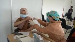 Ribuan Warga Kota Cimahi Serbu Vaksinasi Covid-19 Massal di Gedung Technopark