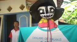 Tolak Pagebluk, Warga Lumajang Pasang Boneka Kelapa di Tiap Rumah