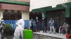 Kecolongan, Satgas Covid-19 Muara Enim Evakuasi Belasan Karyawan PT PGU dari Hotel<