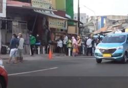 Video Antrean Panjang Depot Pengisian Ulang Oksigen di Jaksel