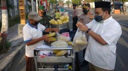 Borong Jagung Rebus, Bupati Blora Ajak ASN Larisi Dagangan PKL  