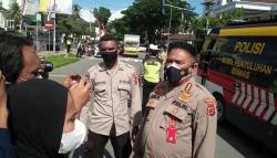  Aparat Gabungan Bubarkan Demonstrasi Mahasiswa Ambon Tolak PPKM Mikro 