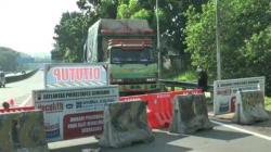 PPKM Darurat, Truk Muat Material Pembangunan RS Tertahan di Exit Tol Jatingaleh