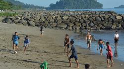 Renang di Pantai Padang, Bocah 9 Tahun Asal Dharmasraya Terseret Ombak