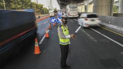 Jalan Tol Jakarta Cikampek KM 31 Disekat Jelang Idul Adha