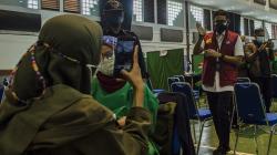 Sandiaga Uno Tinjau Vaksinasi Pekerja Pariwisata Ekonomi Kreatif<