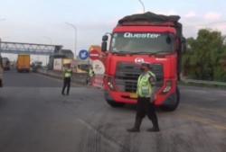 Video 27 Pintu Tol Keluar Jateng Ditutup untuk Batasi Mobilitas Warga