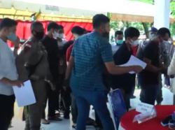 Video Antre Vaksinasi Covid-19, Warga Abaikan Prokes