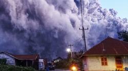 Gunung Sinabung Erupsi Tinggi Kolom Abu Capai 1 Kilometer