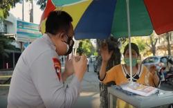 Kapolda NTB Irjen Pol M Iqbal Beli Bakso Pinggir Jalan, Pedagang Latah Kaget Dapat Kejutan