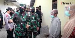 Jalankan Perintah Presiden, Panglima TNI dan Kapolri Blusukan Tinjau Pembagian Bansos di Masyarakat