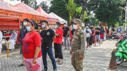 BST Cair, Begini Potret Antrean Warga Ambil Uang di ATM