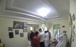 Sebagian Warga Palembang Sholat Idul Adha di Rumah<