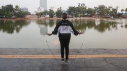 Olahraga di Pinggir Danau Sunter saat PPKM Darurat