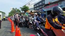 Video Kondisi Lalu Lintas di Pos Penyekatan Daan Mogot Jakbar