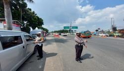 PPKM Level 3 Diterapkan, Polres Cimahi Tetap Sekat Kendaraan Luar Daerah<