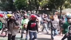Massa Ontrog Balai Kota Bandung, Protes PPKM Darurat <
