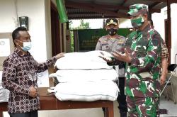 Korem 072 Pamungkas Yogyakarta Salurkan Bantuan Beras hingga Ambulans di Bantul