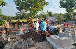 Heboh, Warga Klaten Bongkar Makam Gegara Tali Pocong Jenazah Lupa Dilepas