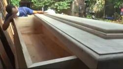 Pesanan Lesu saat Pandemi, Perajin Mebel di Jepara Ini Beralih Membuat Peti Jenazah