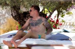 Ciuman di Bawah Pohon, Begini Liburan Mesra Kieran Trippier dan Istri di Spanyol