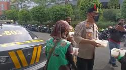 Video Driver Ojol Kaget Dapat Nasi dan Sembako dari Polisi Dikira Akan Dirazia