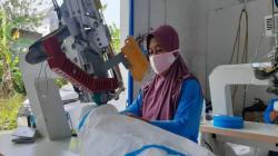Kasus Covid-19 Melejit, Produsen Baju Hazmat Kewalahan Layani Order 