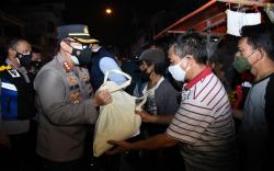 Polrestabes Bandung Gelar Patroli Berskala Besar dan Bagikan Sembako untuk Masyarakat<