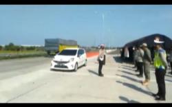 Bupati Ogan Ilir Jamin Tak Ada Lagi Pungli di Pos Penyekatan Gerbang Tol Keramasan <