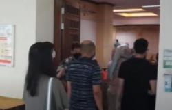 Video Ratusan Nakes Terima Dosis 3 Vaksin Moderna