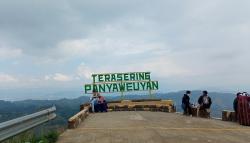 Wisata Alam Panyaweuyan Majalengka Semakin Instagramable di saat PPKM Darurat<