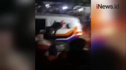 Sebuah Ambulans Pengangkut Jenazah Covid-19 Dirusak Warga