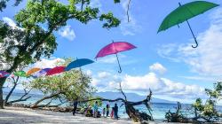 Indahnya Pantai Liang Maluku Tengah dengan Hamparan Pasir Putih