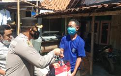 Polres Pekalongan Kota Gandeng Wartawan Salurkan Bansos ke Warga Terdampak Covid-19