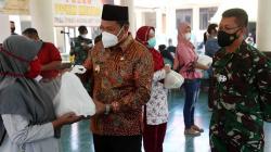 Asyik, Warga Sidoarjo Dapat Sembako usai Vaksinasi di Lanud Muljono