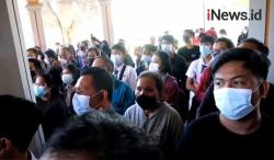 Video Ratusan Orangtua Siswa Mendatangi Kantor DPRD Bali untuk Adukan Nasib Anak