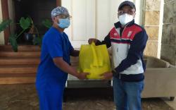 Journalist Community Peduli, Bagikan Paket Sembako untuk Nakes Covid-19 di Bandung