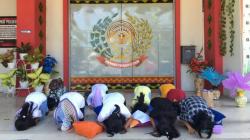 Dapat Asimilasi dan Bebas Penjara, 11 Napi Perempuan di Bandarlampung Sujud Syukur