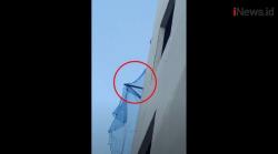 Video Heboh Fenomena Benda Asing Melayang di Langit Kota Bandung