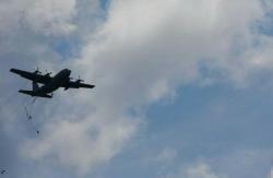 Menegangkan, Penampakan Prajurit TNI AD Latihan Terjun Payung dengan US Army