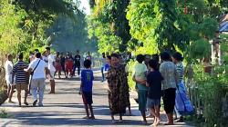 Nyaris Bentrok, Satgas Jemput Puluhan Warga yang Isoman di Sikka