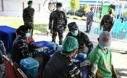 Serbuan Vaksin Lantamal XII Pontianak, 710 Orang di Pelabuhan Pemangkat Tervaksinasi