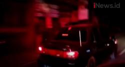 Video Viral, Mobil Minibus Halangi Ambulans Lewat