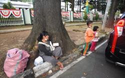 Cerita Pilu Janda 4 Anak asal Sumedang Bertahan Hidup Jadi Pemulung di Bandung