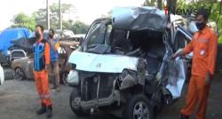Video Minibus Travel Gelap Menabrak Truk di Tol Purbaleunyi, 1 Tewas