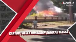 Video Kantor Polsek Nimboran Dibakar Massa