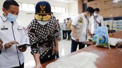 Kasus Beras Tak Layak Konsumsi di Bangkalan, Kemensos Kirim 3.000 Paket