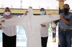 Pelaku IKM Sleman Salurkan Bantuan APD bagi Tim Pemulasaran Jenazah Covid-19