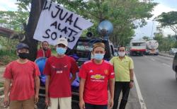 Potret Memprihatinkan Pelaku Usaha Hiburan Jual Sound Sistem di Pinggir Jalan