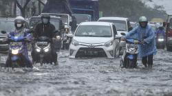Drainase Buruk, Jalan Margonda Raya Depok Terendam Air hingga 60 Cm